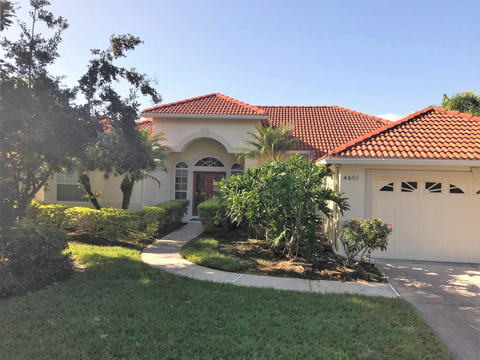3 bed, 2100 sqft, $3,590 — Photo 2