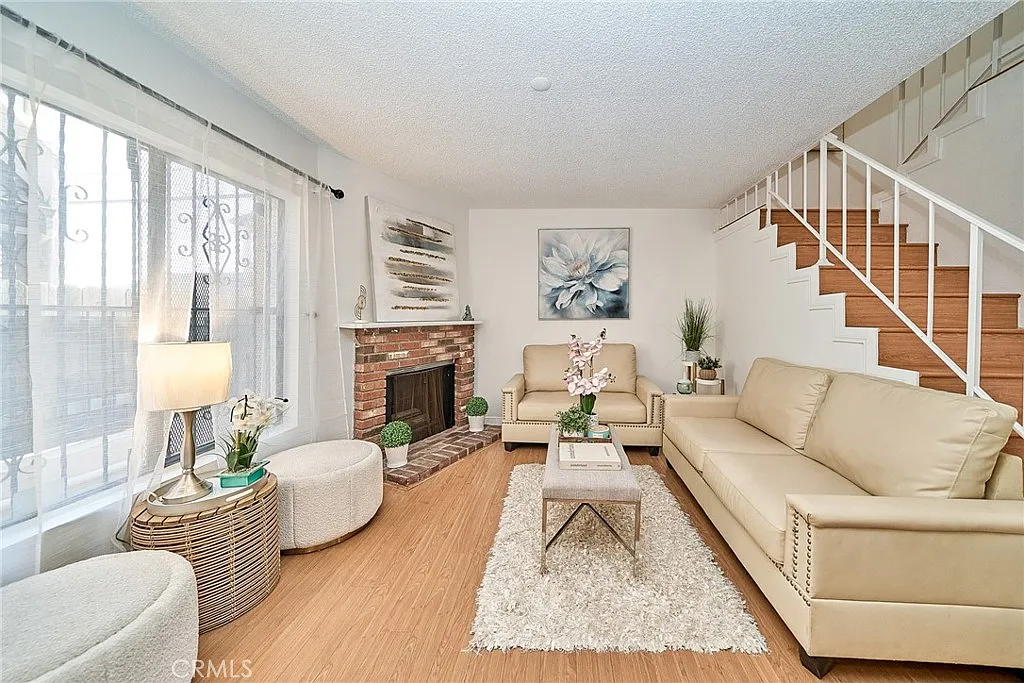 3 bed, 2.5 bath, 1286 sqft, $3,300 — Photo 1