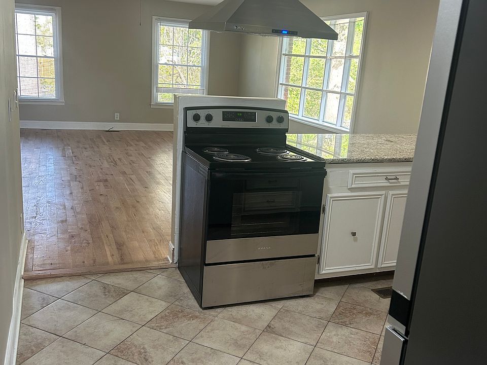 1st image of 403 E Northfield Blvd