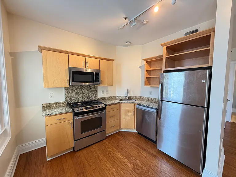 201 W Huron St #B — Photo 9