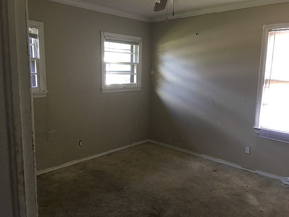 5th image of 1810 Rosemont St