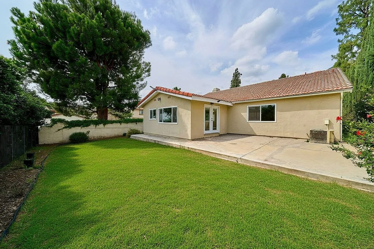 3 bed, 1858 sqft, $4,850 — Photo 3