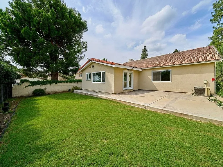 2660 Conata St — Photo 3