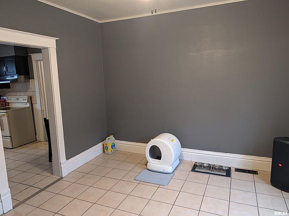 4th image of 608 W Calhoun St