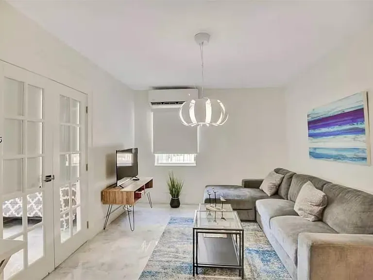 174 NE 47th St #202 — Photo 1