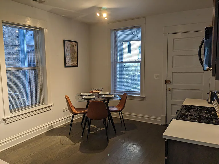 1821 W Barry Ave #1 — Photo 11