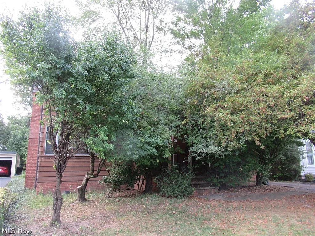 2360 Edgerton Rd photo 1
