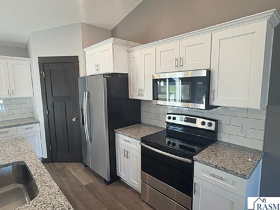 4th image of 119 SE 6th St