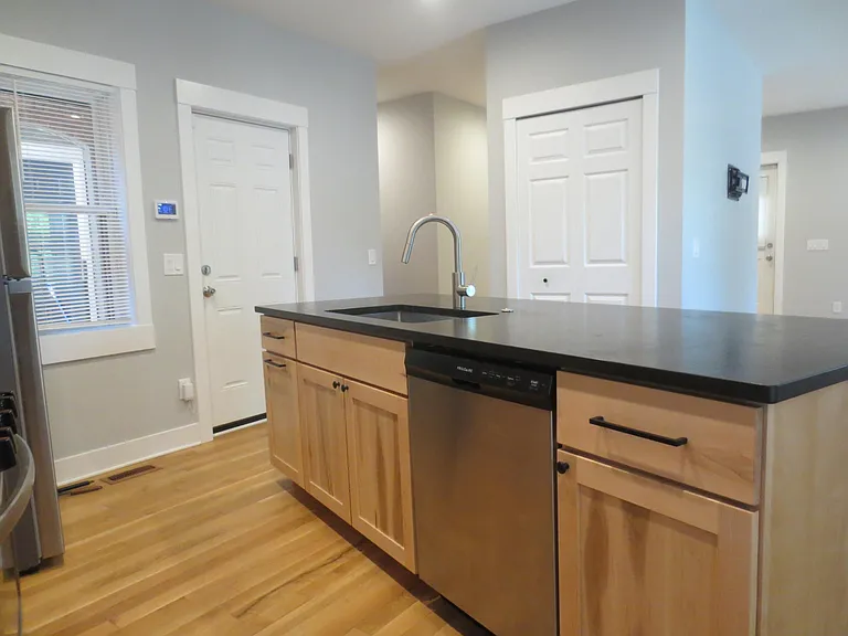 4403 Franklin Blvd — Photo 4