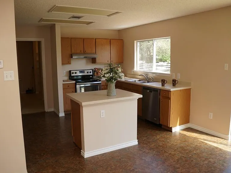 2704 Vinson Ct — Photo 3