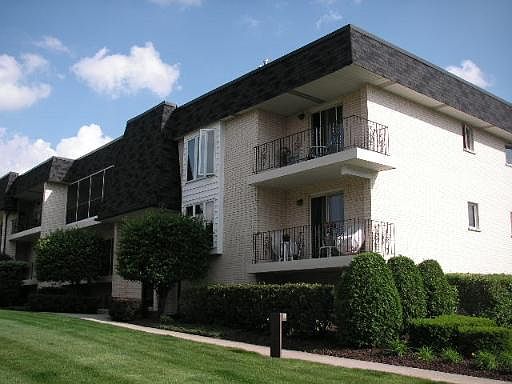 1st image of 15721 Deerfield Ct Unit 2W