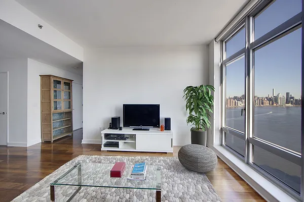 Sold by Compass | media 1