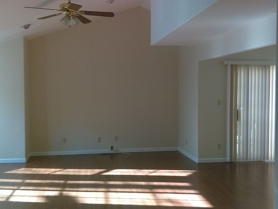 2nd image of 1981 Howe Dr