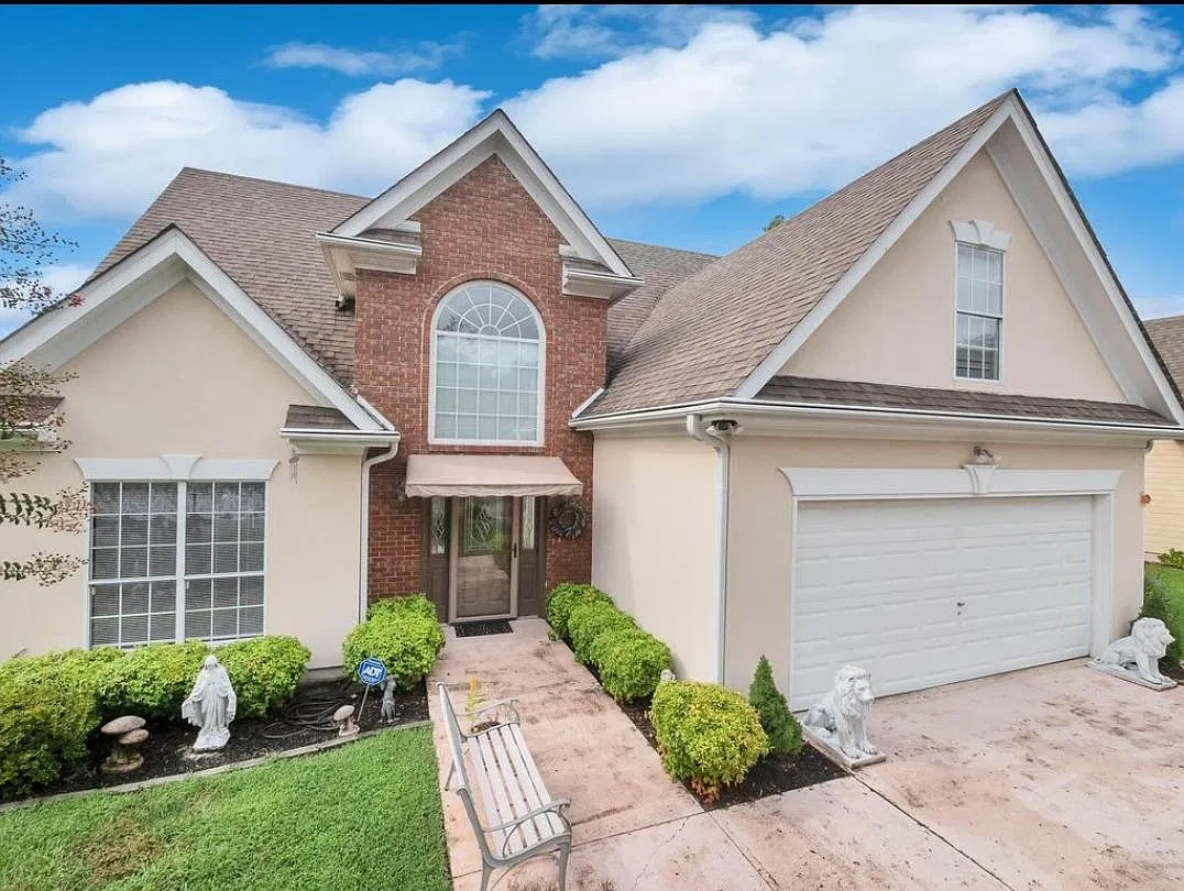 4 bed, 2224 sqft, $2,700 — Photo 1