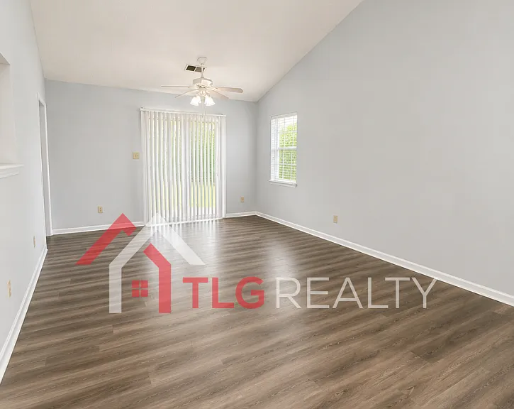 3821 Rosedown Dr — Photo 2