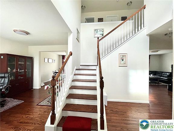 2nd image of 4424 Beech Dr