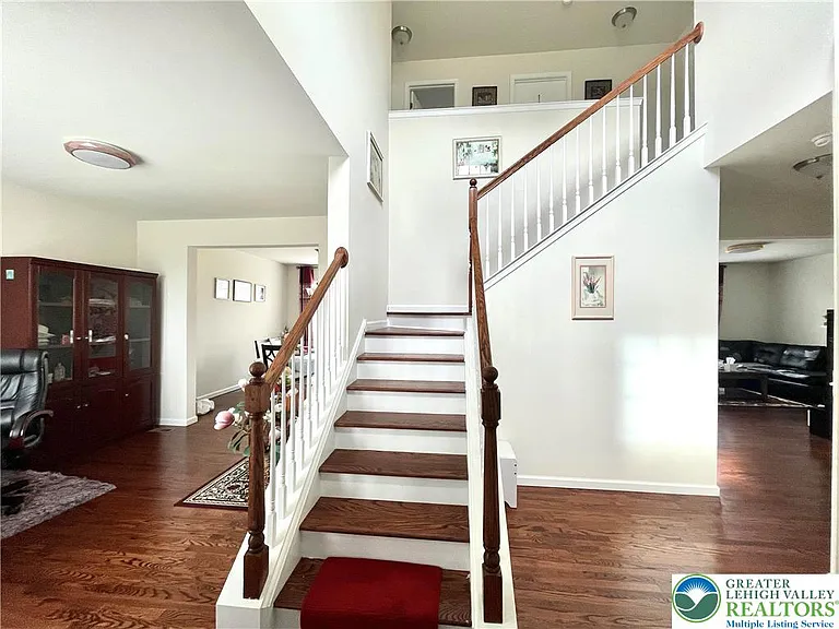 4424 Beech Dr — Photo 2