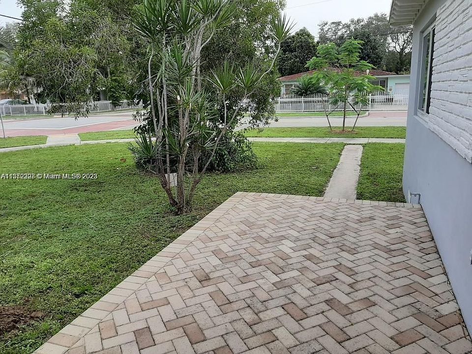 1st image of 13300 NE 10th Ave