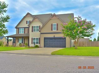 174 Wallflower Rd, Raeford, NC 28376