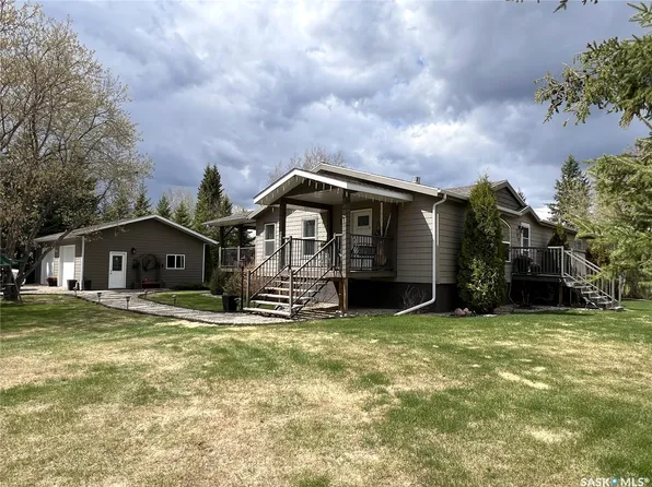 208 2nd Avenue SE, Dorintosh, SK S0M 0T0