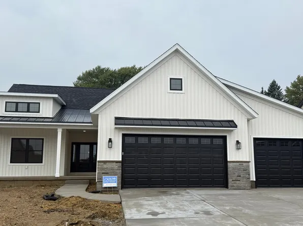 1406 S 2nd St, Eldridge, IA 52748