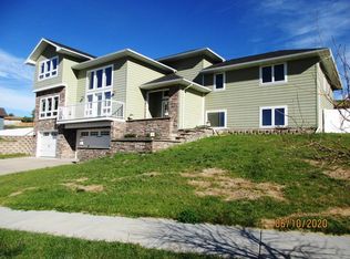 1712 Whispering Ridge Dr, Great Falls, MT 59405