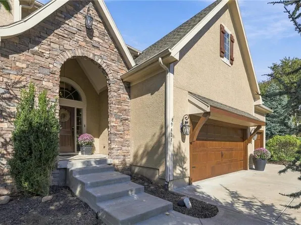 9428 W 157th Pl, Overland Park, KS 66221
