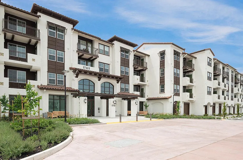 Deer Creek Apartments — Photo 1