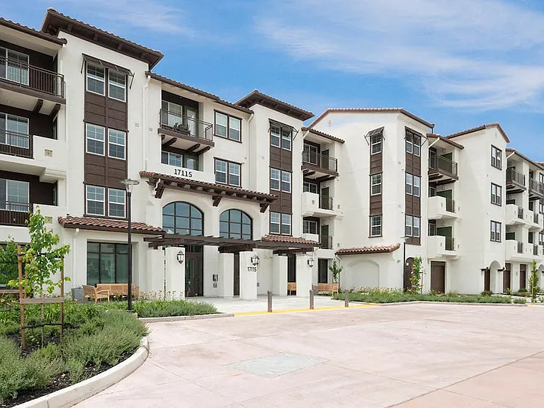 Deer Creek Apartments — Photo 1