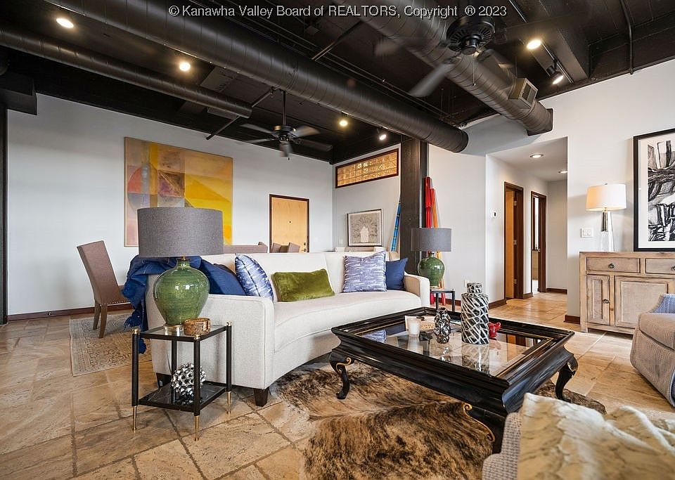 1st image of 816 Kanawha Blvd E #3N
