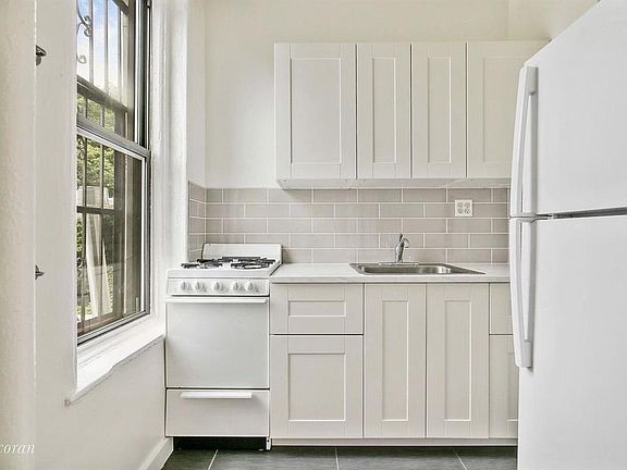 4th image of 369 Park Pl APT 3