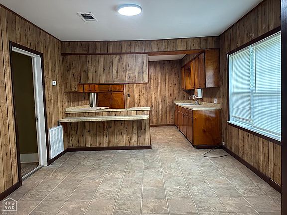 3rd image of 305 N Saint Jacob St