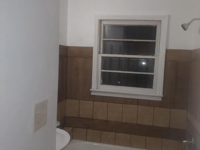 2320 Marguerite St — Photo 5