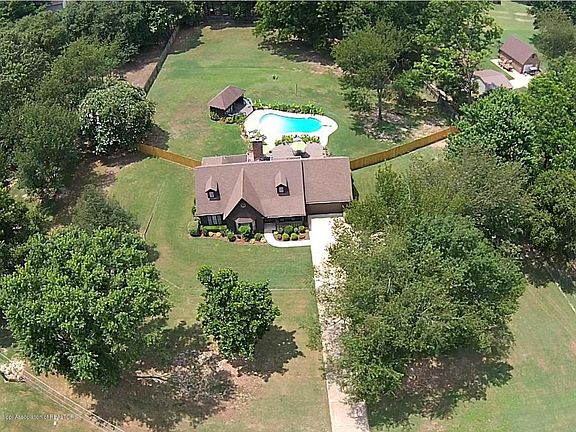 2nd image of 8745 Oakwood Dr