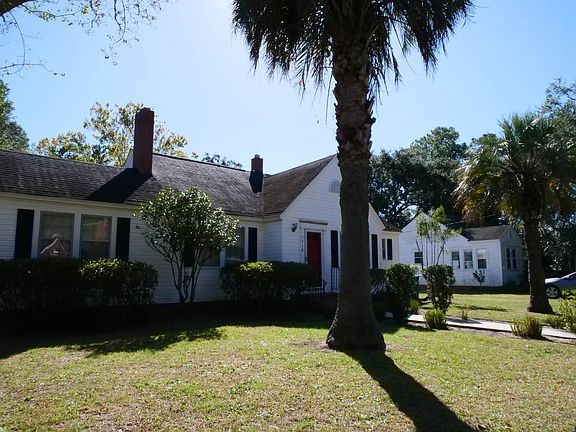 3rd image of 1713 Oak St.
