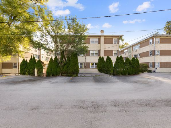 314 Beach Ave APT 1C, La Grange Park, IL 60526
