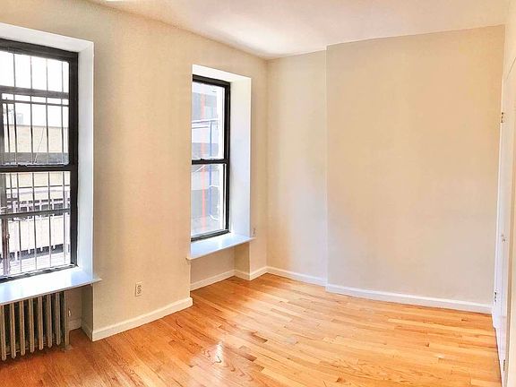 4th image of 331 W 35th St #4W1