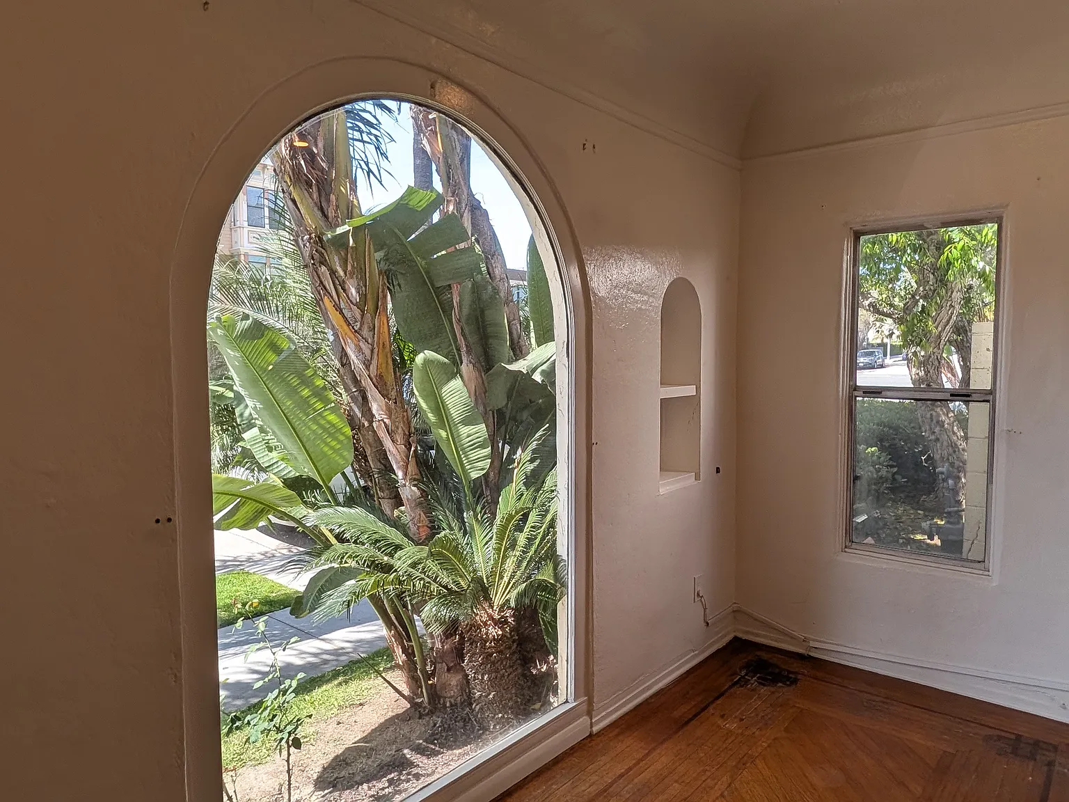 2 bed, 950 sqft, $2,995 — Photo 2
