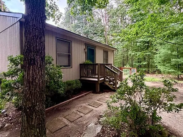 899 Oak Dale Ct, Capon Bridge, WV 26711