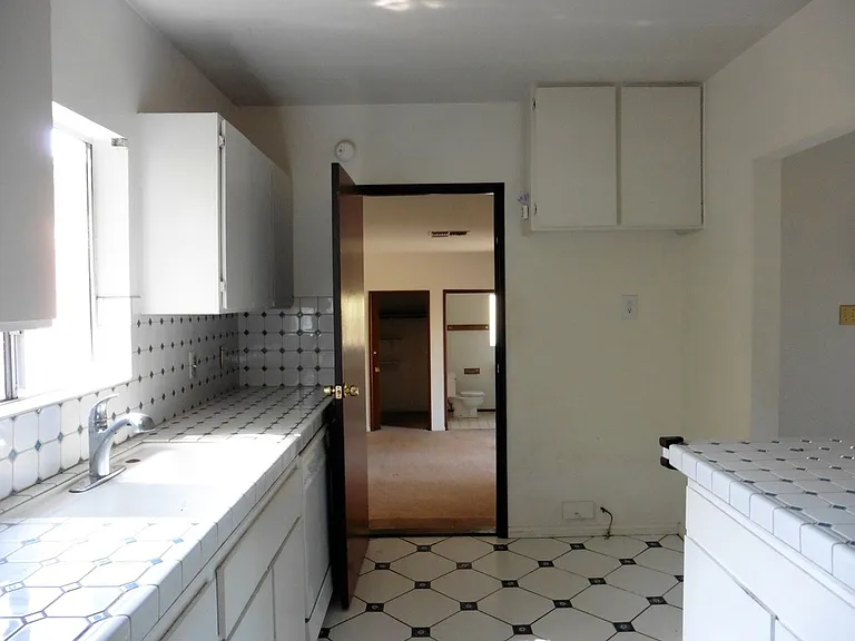 5723 Stansbury Ave #1 — Photo 24