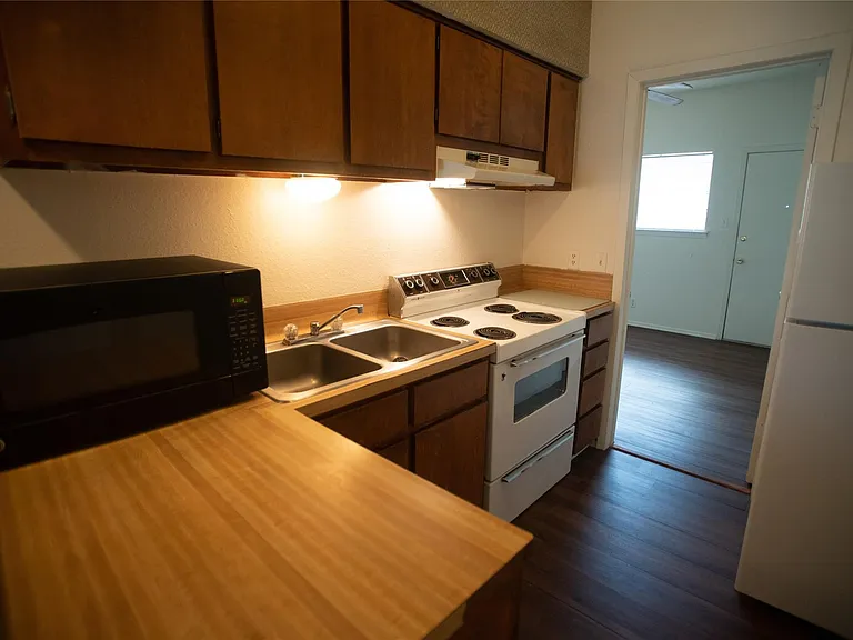 3000 Guadalupe St #208 — Photo 4