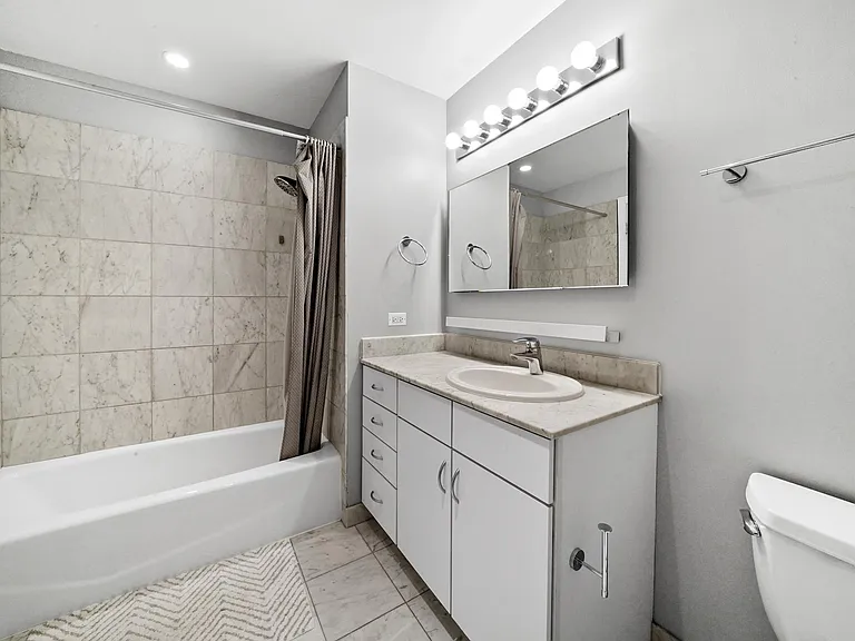 860 W Blackhawk St #2401 — Photo 16