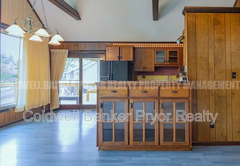 165 Lakeshore Ct — Photo 18
