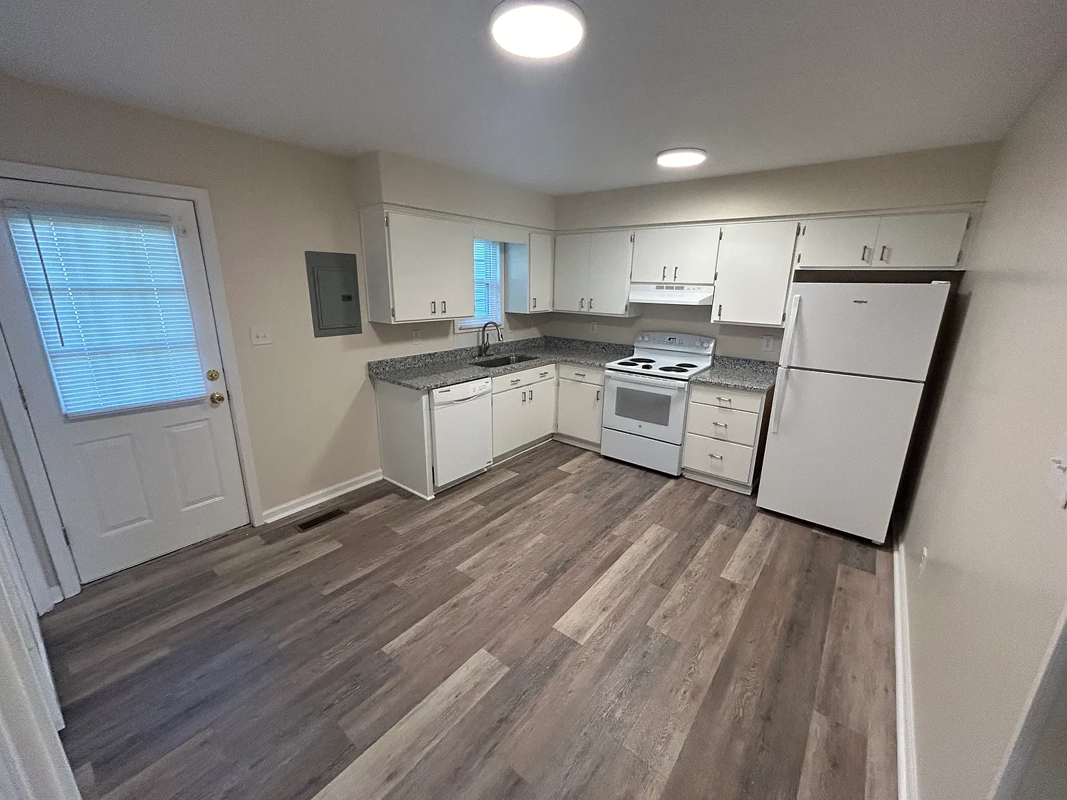 2 bed, 1.5 bath, 950 sqft, $1,100 — Photo 1