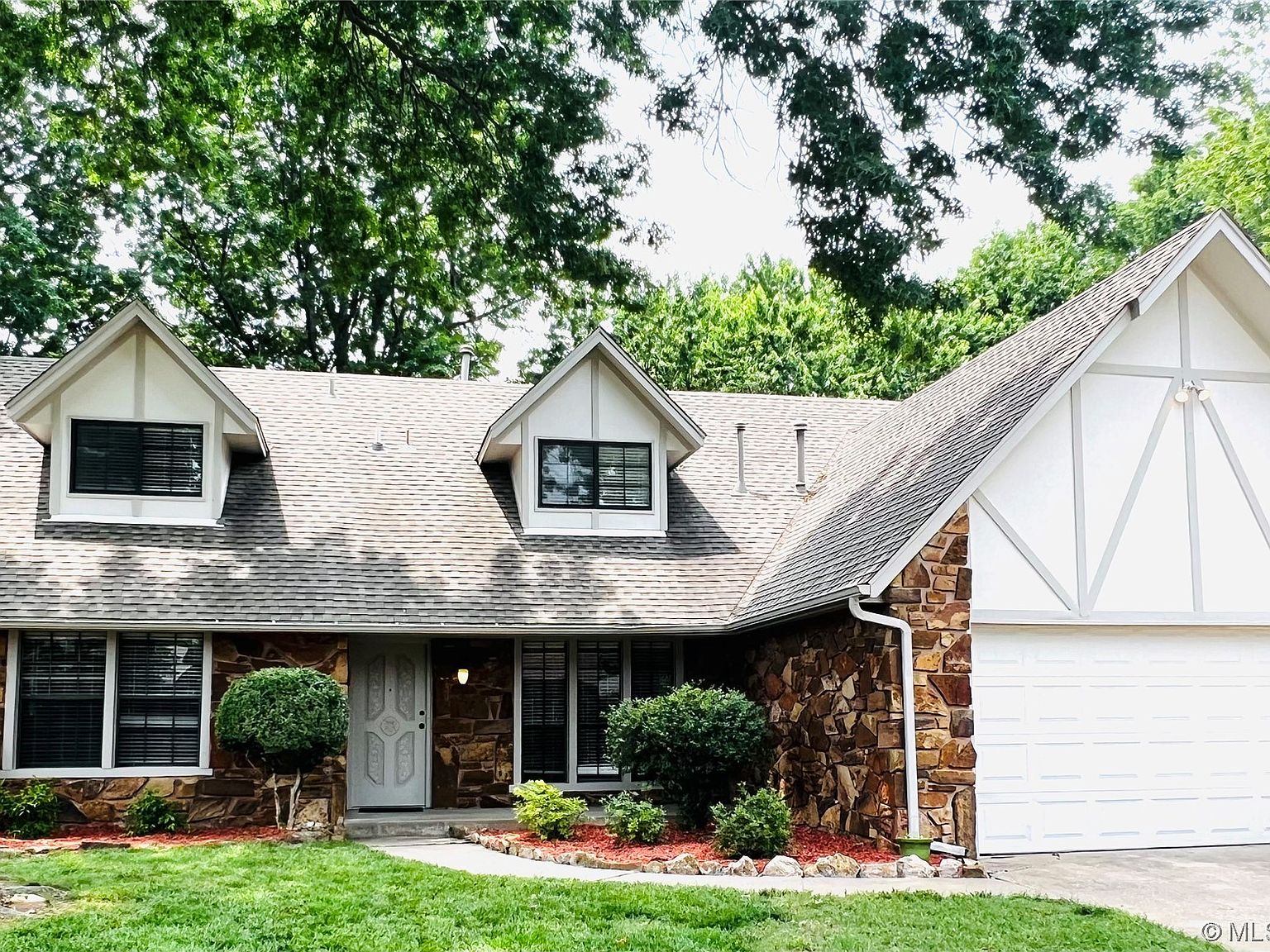 1508 S Narcissus Ave