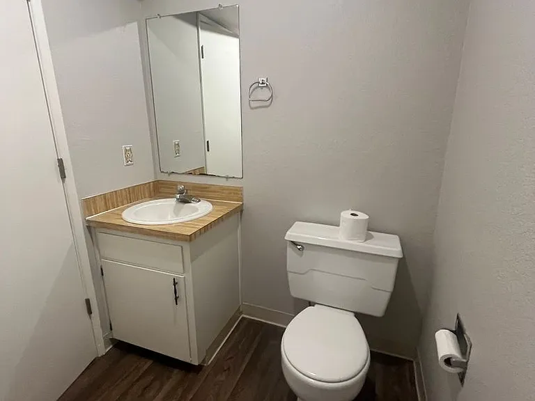 329 S 40th Pl #B — Photo 7