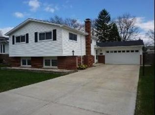 357 Lawn Ln, Des Plaines, IL 60016