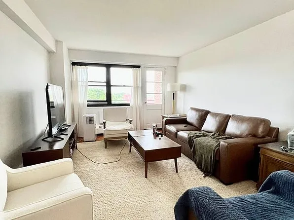 8360 118th St APT 10G, Jamaica, NY 11415
