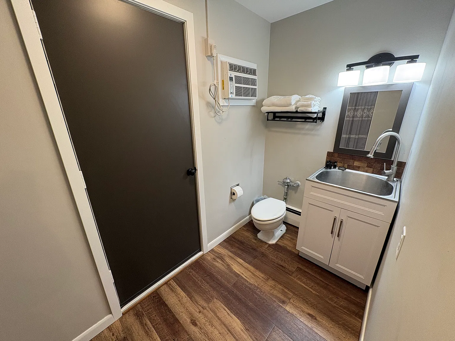 Studio, 290 sqft, $950 — Photo 4
