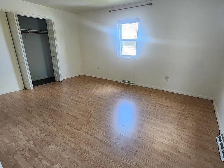 58 Montgomery St — Photo 9